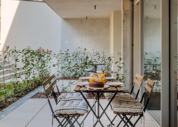 Urban Martinho By House And People *